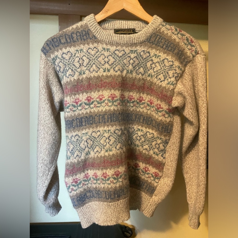 Eddie Bauer Women’s M Wool Sweater Alphabet and Flower design